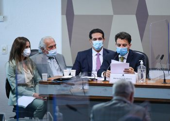 CPI ouve o empresário Otávio Fakhoury (dir)  apontado como financiador de fake news.
Foto: Edilson Rodrigues/Agência Senado