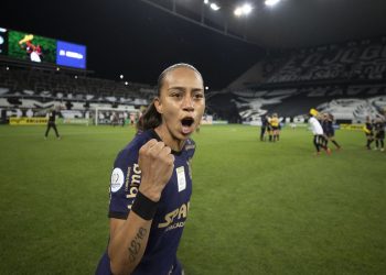 Adriana celebra um dos gols do título Foto:  Lucas Figueiredo/CBF