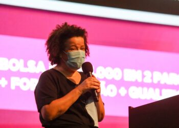 Governo lança programa de apoio a 100 mil autônomos informais