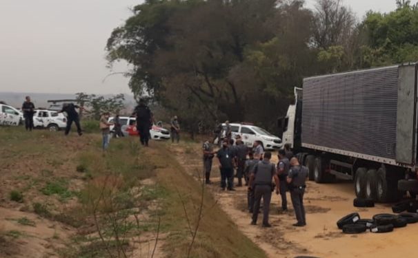 Ação da PM durante prisão da quadrilha de roubo de carga em Jaguariúna. Foto: Divulgação/PM