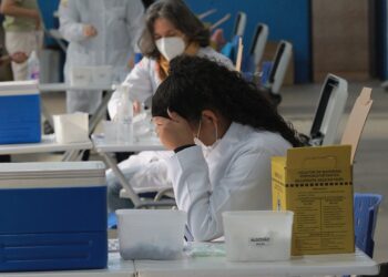 SP anuncia dose adicional contra Covid para profissionais de saúde