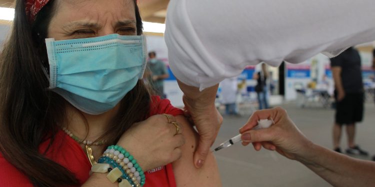 Avanço da vacinação tem provocado melhora nos índices. Foto: Leandro Ferreira / Hora Campinas
