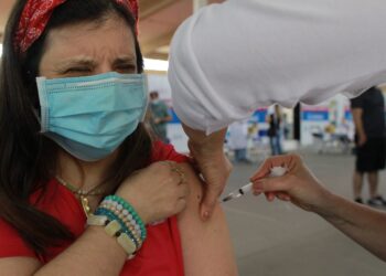 Vacinação derruba índices e pandemia recua em Campinas