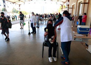 As vacinas são aplicadas em 64 dos 67 centros de saúde do município apenas com dia e horário marcados. Foto: Leandro Ferreira / Hora Campinas
