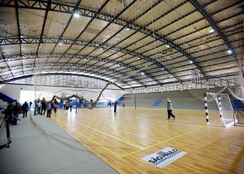 O ginásio ganhou piso vinílico, tabelas de basquete e melhorias nas instalações. Foto: Carlos Bassan/PMC