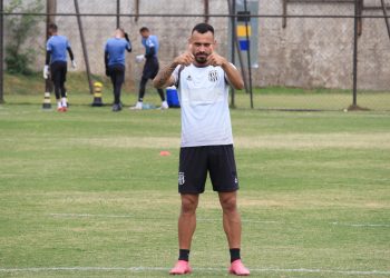 Ponte Preta garante mais uma rodada fora do Z4