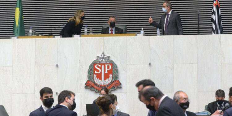Alesp aprova projeto que barra empréstimos por telefone a aposentados