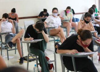 Estudantes fazem prova do vestibular da Unicamp: lista antecipada em duas semanas Foto: Leandro Ferreira/Hora Campinas