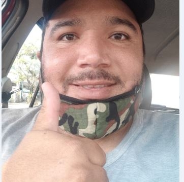 Motorista de aplicativo cria “rádio” para colegas e diverte com vinhetas