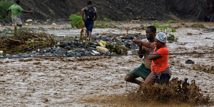Eventos extremos do clima, como essa enchente do Haiti, podem afetar a saúde das pessoas Foto: MINUSTAH/Logan Abassi