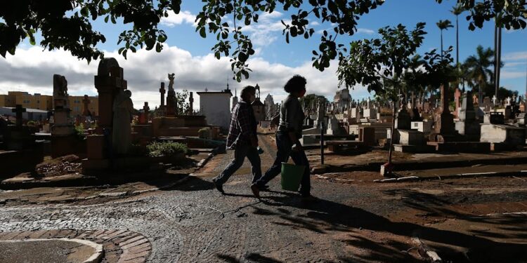 Os cemitérios públicos de Campinas (SP) estarão aberto entre 6h e 18h, de sábado até terça-feira. Foto: Leandro Ferreira/Hora Campinas