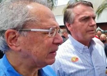 O presidente junto com Paulo Guedes: “alguns querem que a gente interfira no preço, mas não vamos interferir no preço de nada", disse Bolsonaro - Foto: Reprodução/Redes Sociais