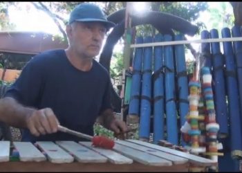 O instrumentista e compositor Ricardo Botter Maio: criação de instrumentos a partir dos mais diversos materiais - Foto e vídeo: Divulgação