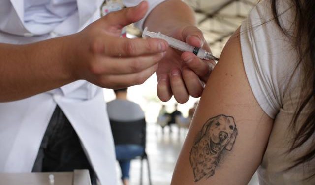 Hospital da PUC-Campinas recebe inscrição de interessados em se voluntariar à nova pesquisa com vacina Janssen - Foto: Leandro Ferreira/Hora Campinas