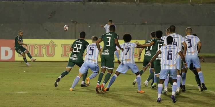 Londrina e Guarani se enfrentaram no Estádio do Café, no primeiro turno desta Série B, e o Bugre venceu por 1 a 0, com marcado por Bruno Sávio. Foto: Isaac Fontana/Guarani FC
