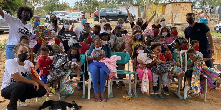 Comunidade do Jardim Novo Paraisópolis: solidariedade propicia doações e alegria às crianças no domingo - Fotos: Divulgação