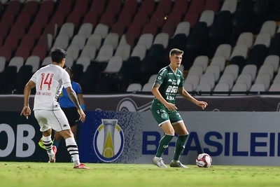 Zagueiro Titi do Guarani sofre grave lesão e deve passar por cirurgia