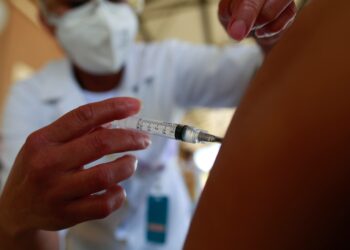 A vacinação neste sábado é para todos os grupos e tipos de dose. Foto: Leandro Ferreira / Hora Campinas