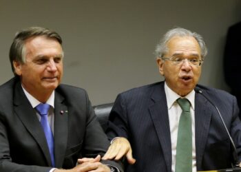 Jair Bolsonaro e o ministro  Paulo Guedes, fazem  declaração conjunta à imprensa no auditório do ministério da economia em Brasília. Foto: Wilson Dias/ Agência Brasil