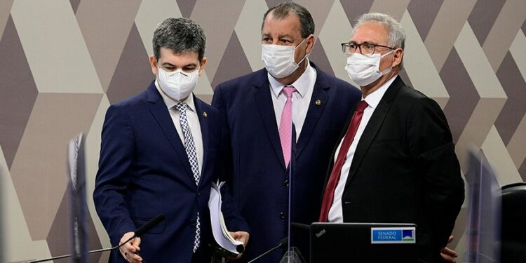 Os senadores Randolfe Rodrigues, Omar Aziz e Renan Calheiros: CPI. Foto: Pedro França / Agência Senado