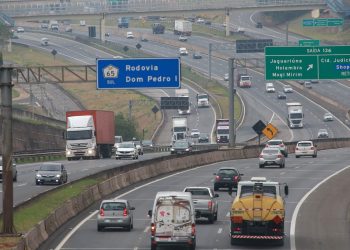 Trecho da rodovia D. Pedro, que corta Campinas: motoristas com CNH vencida devem fazer a renovação - Foto: Leandro Ferreira / Hora Campinas
