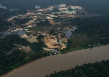 Área de garimpo ilegal em terra indígena, na Amazônia. Fotos Públicas