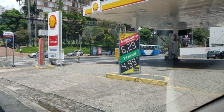 Preço da gasolina comum voltou a subir este semana. Foto: Leandro Ferreira/ Hora Campinas