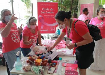 Campanha do Outubro Rosa, faz campanha de apoio a pacientes em tratamento. Foto: Leandro Ferreira / Hora Campinas
