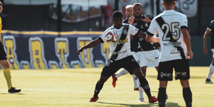 Kleina destaca entrega e maturidade como chaves da vitória sobre o Remo