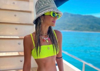Thássia Naves arasou com seu modelo neon texturizado e seu bucket hat  - Fotos: Divulgação/Reprodução Instagram