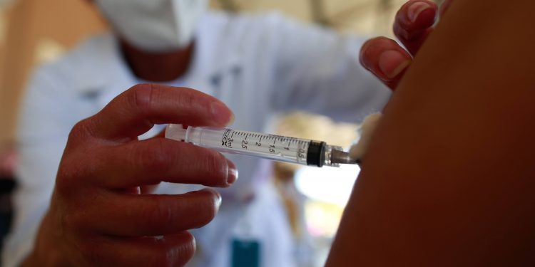 Quase 2,5 mil doses de vacina foram aplicadas no final de semana. Foto: Leandro Ferreira / Hora Campinas