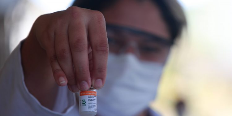 A vacinação está ocorrendo em 60 centros de saúde 
 da cidade. Foto: Leandro Ferreira / Hora Campinas