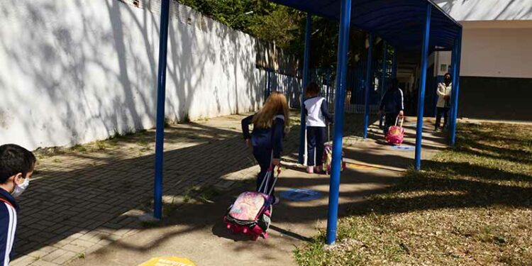 Alunos das escolas municipais terá aulas 100% presenciais a partir do dia 3. Foto: Divulgação / PMC