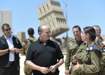 Em visita à faixa de tensão, primeiro-ministro Naftali Bennett avalia situação na Faixa de Gaza Foto: Kobi Gideon/GPO/Divulgação
