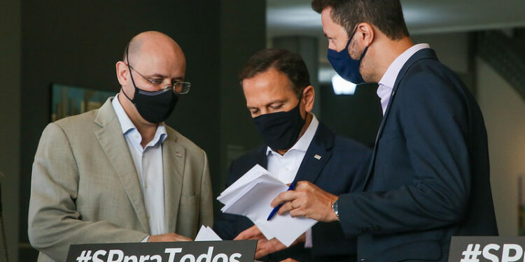 Mortes por Covid em SP caem 93% na comparação com abril