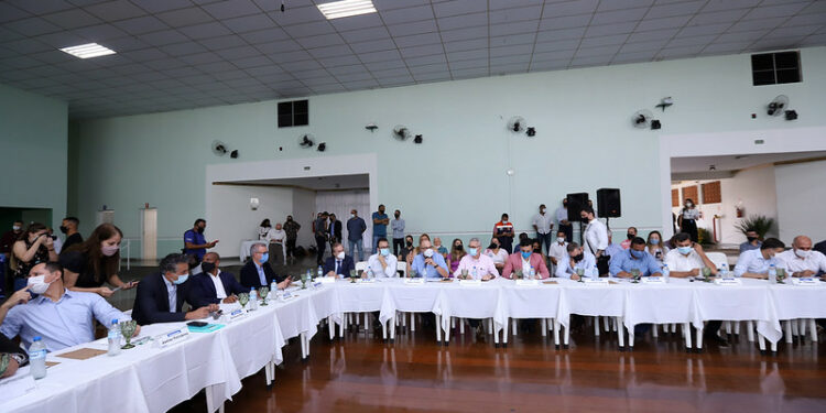 Reunião dos prefeitos da RMC realizada nesta segunda-feira, em Cosmópolis. Foto: Divulgação