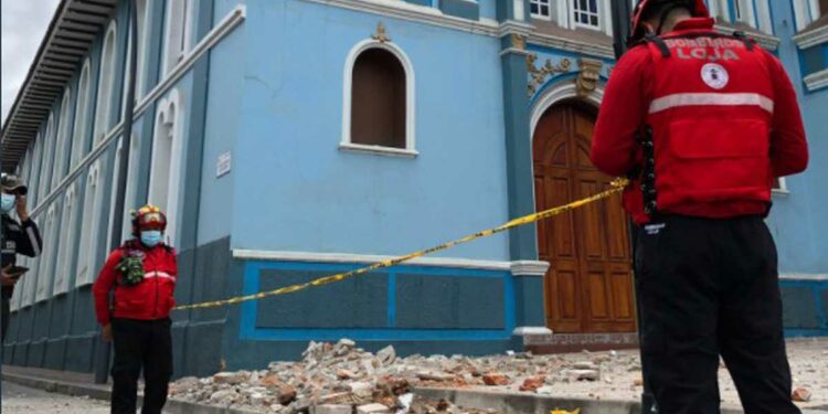 Há registros de várias construções danificadas pelo tremor. Foto: Reprodução