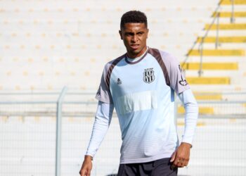 "A equipe não está pressionada, mas motivada", afirmou o lateral-esquerdo Rafael Santos - Fotos: Diego Almeida/Ponte Press