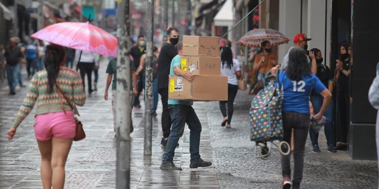 A chuva não colaborou com os lojistas do Centro nesta sexta-feira, dia de Black Friday. Foto: Leandro Ferreira/Hora Campinas