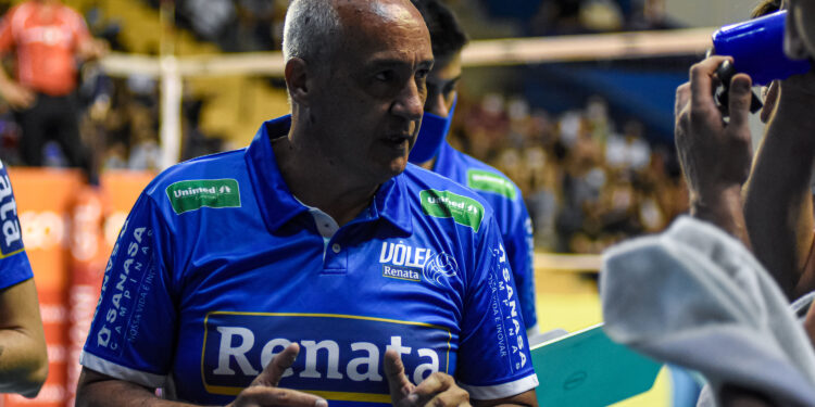O técnico Marcos Pacheco alertou para as dificuldades da partida contra o time mineiro. Foto: Pedro Teixeira/Vôlei Renata