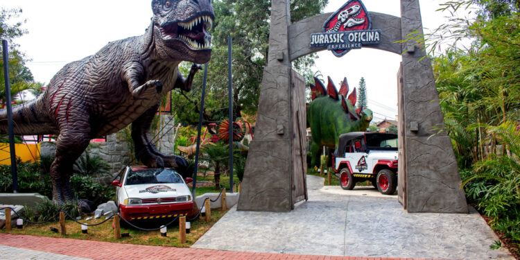 Crianças do Núcleo Mãe Maria visitam parque dos dinossauros