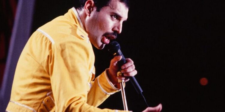 Freddie Mercury: vocalista, pianista e principal compositor da banda inglesa Queen - Foto: Imago Images/United Archives/Via Reuters Connect