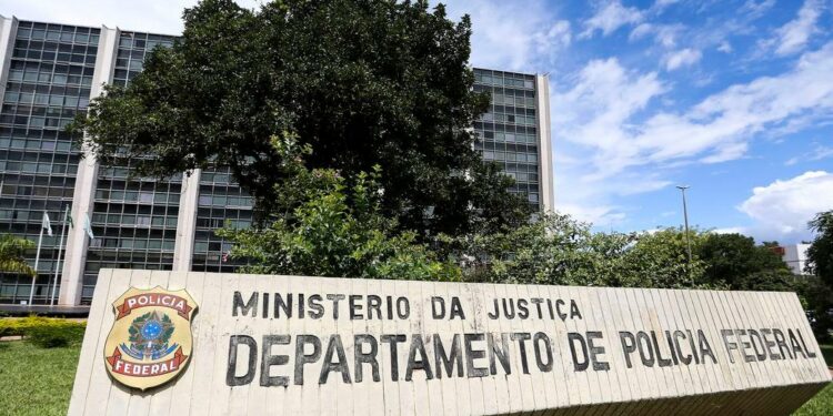 PF cumpre mandados de busca e apreensão: fraudes no pagamento de benefícios - Foto: Marcelo Camargo/Agência Brasil