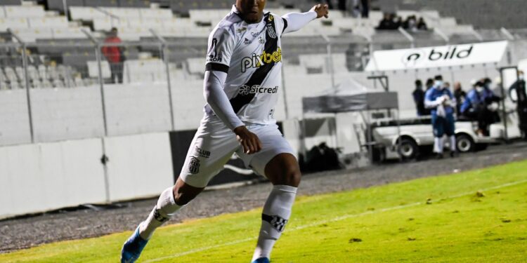 Rodrigão disputou a sua última partida no Majestoso contra o Botafogo: ele não foi relacionado para a partida de despedida diante do Coritiba - Foto: Diego Almeida/Ponte Press