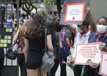 Enem: estudantes com Covid-19 podem pedir reaplicação da prova