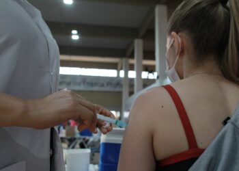 As pessoas vacinadas ficarão até sete dias de quarentena, segundo decisão do governo estadual. Leandro Ferreira/Hora Campinas