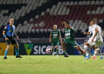 Guarani e Vasco se enfrentam em confronto decisivo na luta pelo acesso Foto: Thomaz Marostegan/Guarani FC