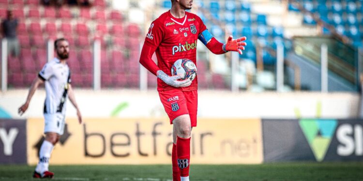 Alívio e desabafo: as marcas da vitória da Ponte Preta em Aracaju