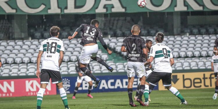 No duelo do primeiro turno da Série B, o Coritiba derrotou a Ponte Preta por 2 a 0, no Couto Pereira. Foto: Ricardo Zanoncini/Coritiba Foot Ball Club