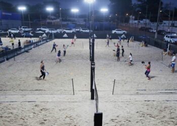 Praticantes do esporte na One Beach Tennis em Campinas: modalidade vem se popularizando cada vez mais no Brasil - Foto: Leandro Ferreira/Hora Campinas